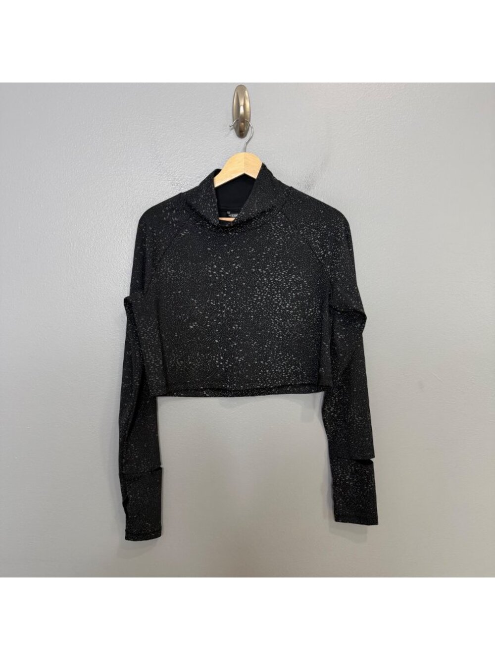 OISELLE reflective long sleeve crop shirt size L